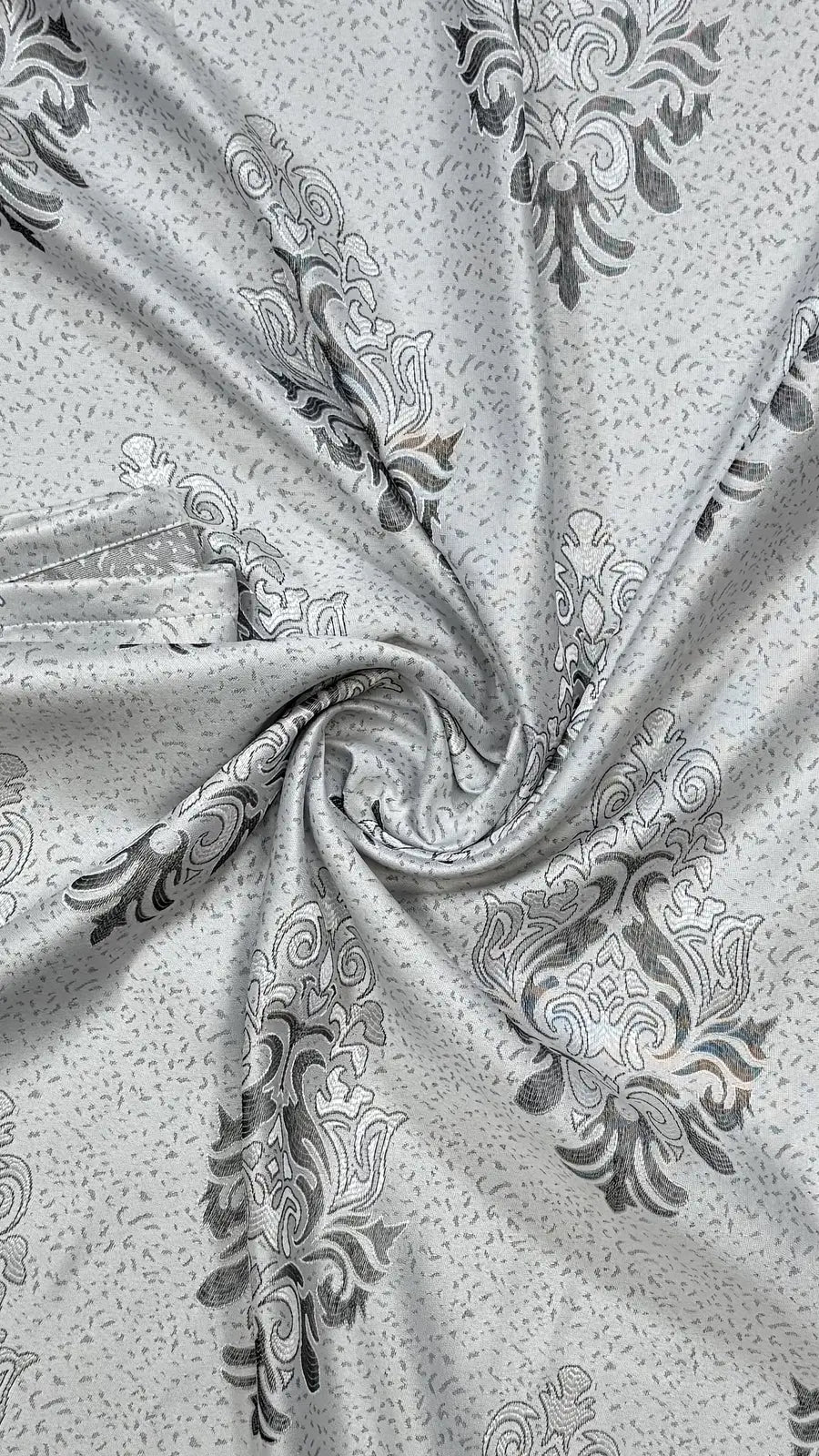 Draperie tafta gri deschis cu model baroc – Draperie Baroc 01 - Rejansa bara