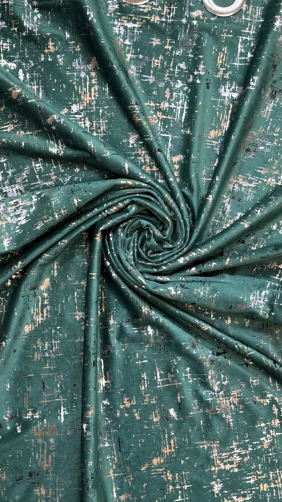 Draperie din catifea verde smarald cu accente aurii HKNA64 - Tiv lat (pliuri)