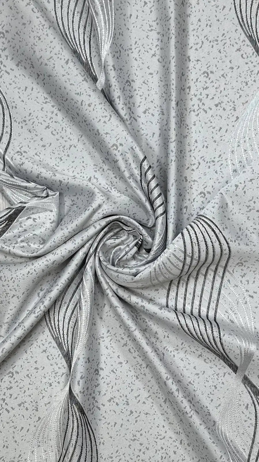Draperie gri cu model geometric Clepsidra 01 - Rejansa tip creion (8cm)