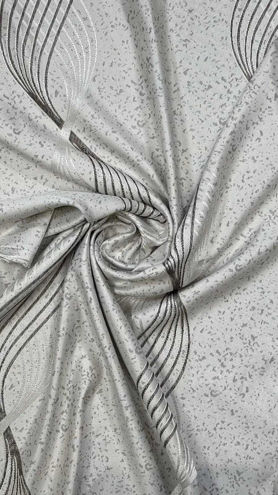 Draperie gri cu model geometric Clepsidra 03 - Tiv lat (pliuri)