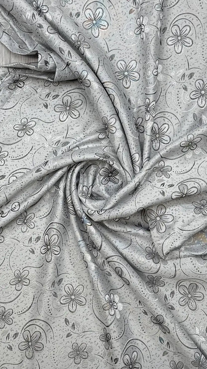 Draperie tafta gri deschis cu model floral – Draperie Flor 01 - Rejansa tip creion (10cm)