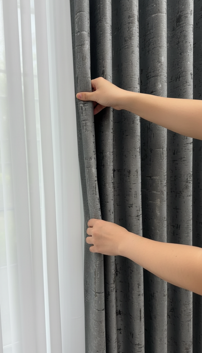 Draperie din catifea gri deschis cu accente aurii HKNA56 - Tiv lat (pliuri)