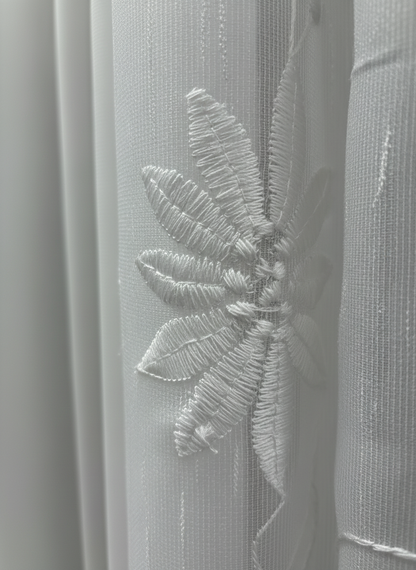 Perdea de bucătărie din tulle cu flori și frunze brodate alb - Rejansa sina/galerie (universala))