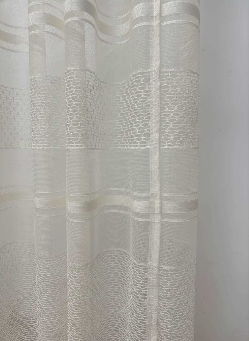 Perdea de bucătărie din tulle cu bandă decorativă texturată – Ambiance Design
