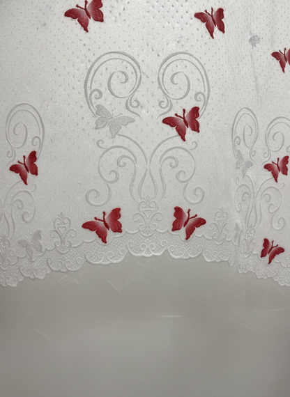 Perdea de bucătărie din tulle cu fluturi brodați roșii – Ambiance Design