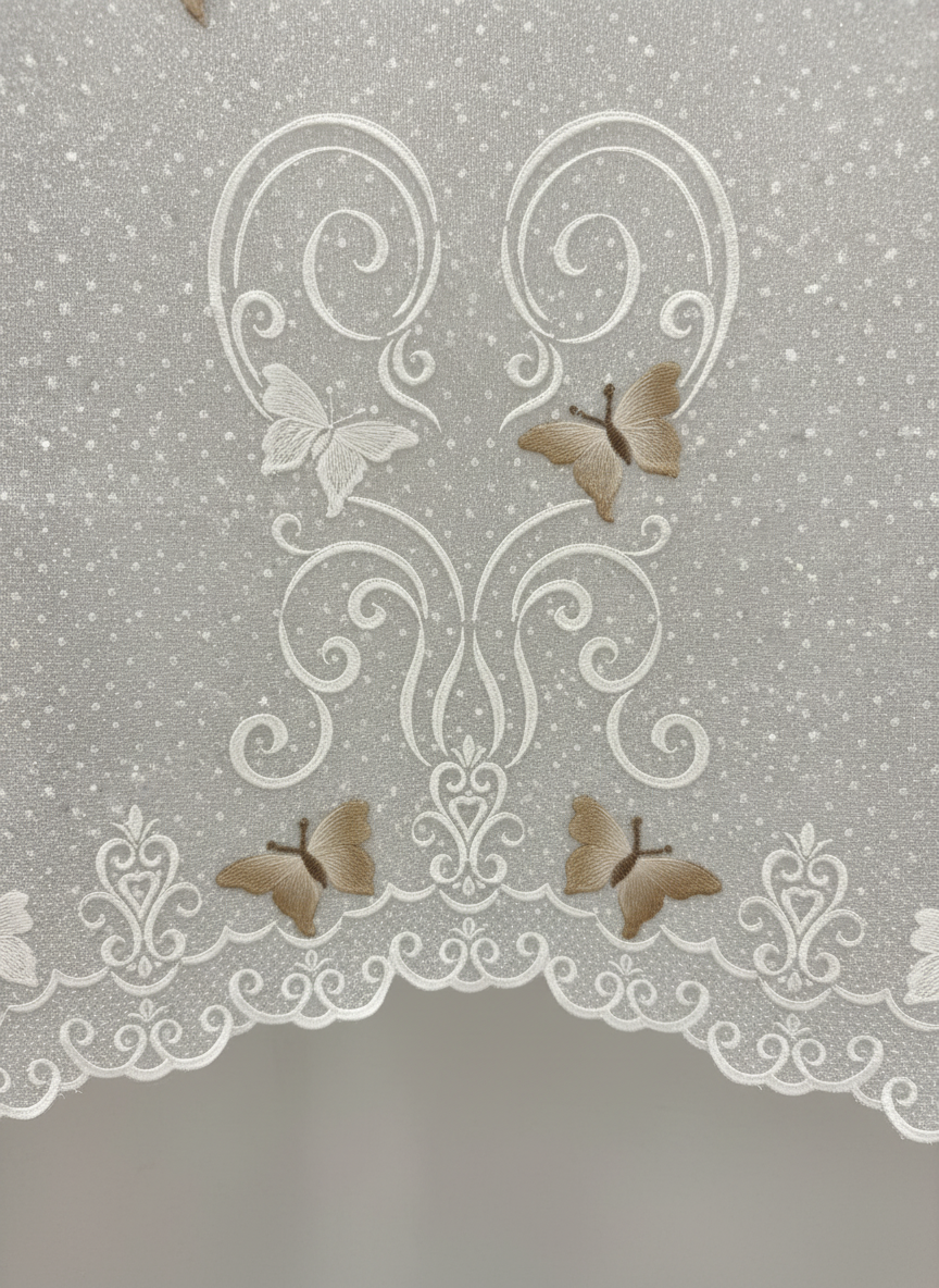 Perdea de bucătărie din tulle cu fluturi brodați bej-aurii – Ambiance Design